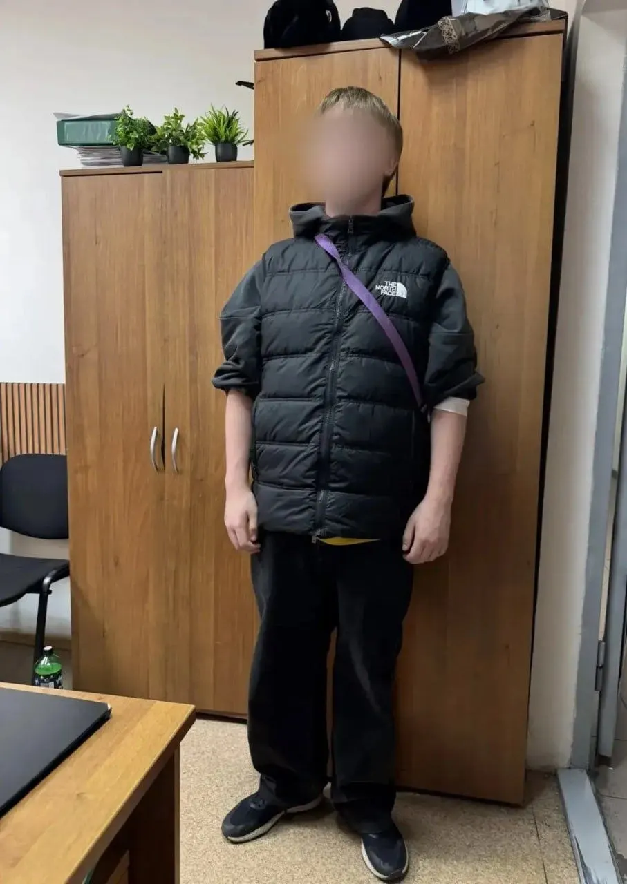 Прокуратура заявила, что после инцидента подростка направили в Центр временного содержания несовершеннолетних на 30 суток; о принадлежности к каким движениям идёт речь, не уточняется.