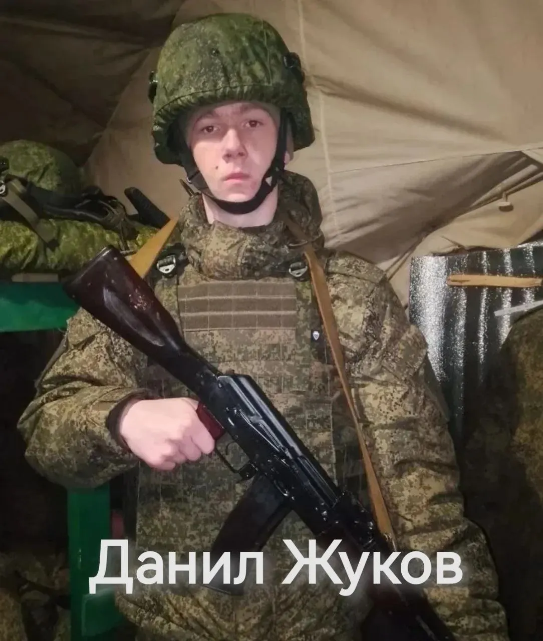 Мэр Чунского округа сообщил, что 60 учащихся и выпускников Чунского многопрофильного техникума сейчас служат по контракту, часть — в подразделениях БПЛА. С 2023 года 20 студентов подписали контракты; в учебном заведении ведётся активная военно‑патриотическая работа.