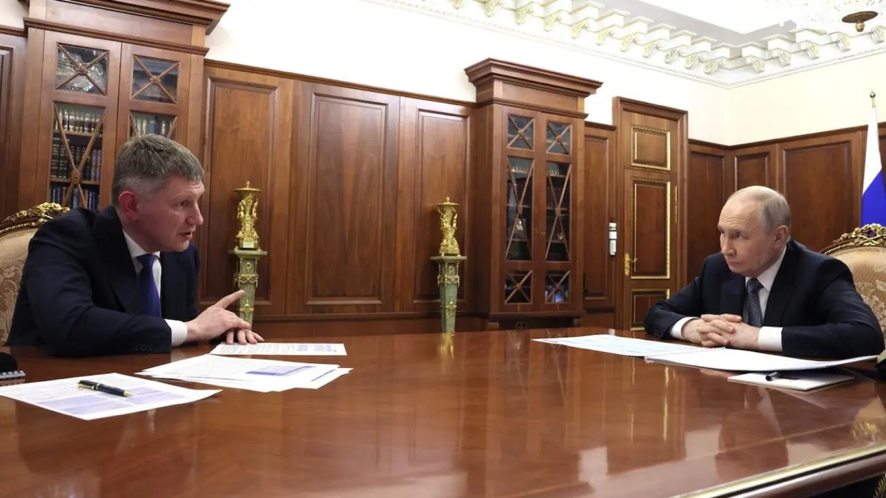Министр Максим Решетников сказал президенту, что российская экономика по темпам роста обошла американскую. При этом по ВВП на душу населения Россия значительно уступает развитым странам, следует из данных МВФ.