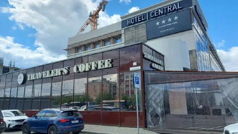 Кофейня в временной постройке на проспекте Ленина, работавшая с 2015 года, прекратила работу. Помещение планируют снести — на его месте обустроят сквер и зоны общепита у нового ЦУМа.