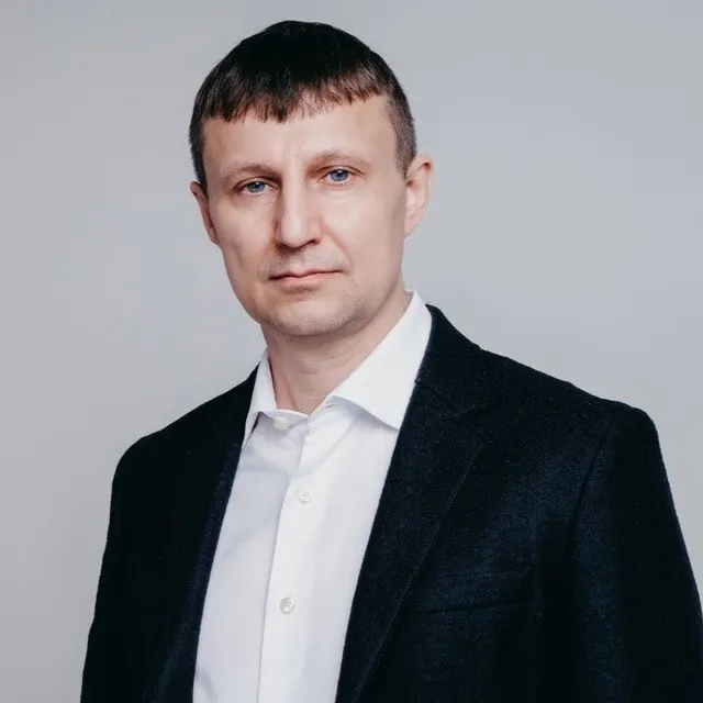 Центральный районный суд Красноярска продлил домашний арест экс‑депутату Александру Глискову по делу о взятке. Ранее приговор в 10 лет был отменён краевым судом.
