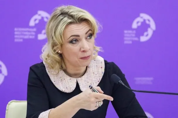 Официальный представитель МИД РФ заявила, что сотрудники Госдепа уведомляют российских дипломатов о том, что их дети, рождённые в США, автоматически получили американское гражданство, хотя семьи не подавали соответствующих заявлений.