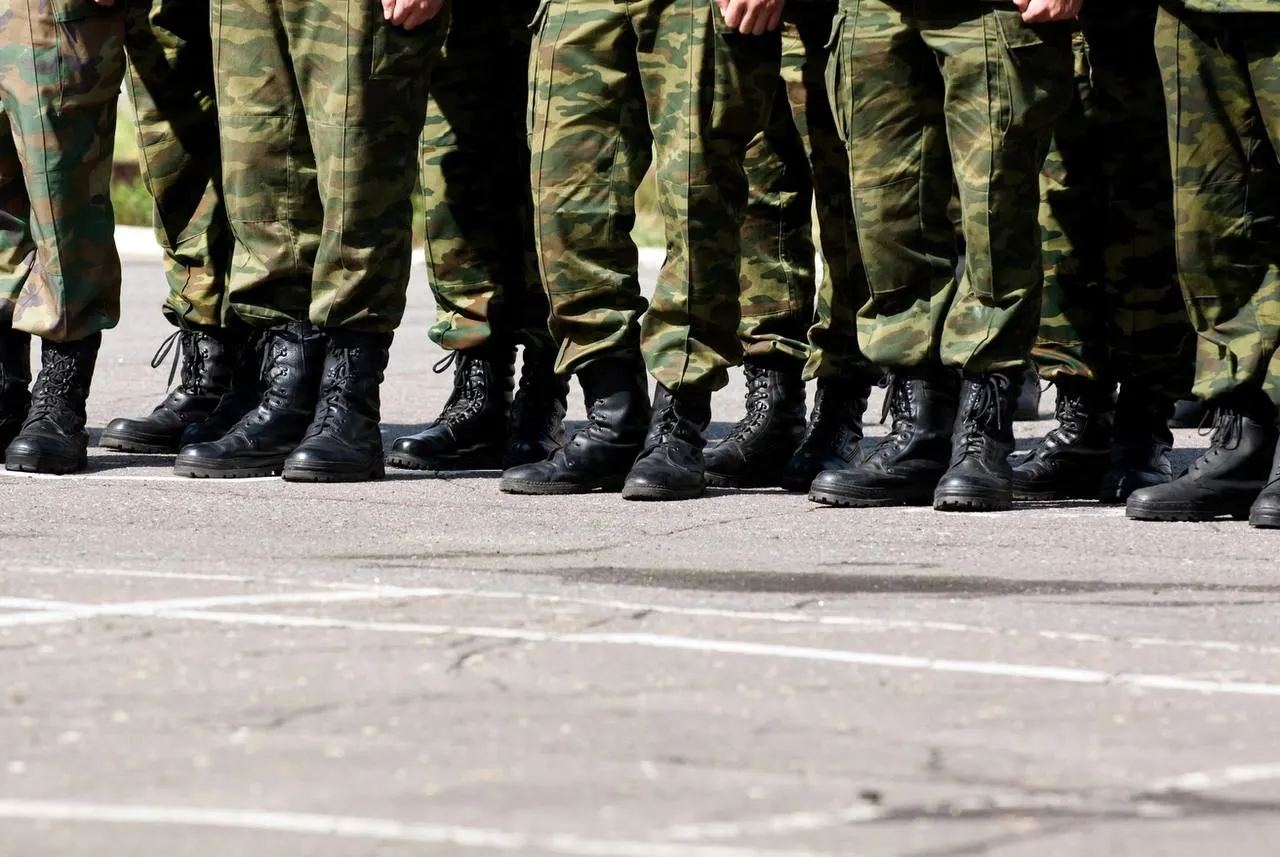 Женсовет 24-й отдельной гвардейской бригады инициировал новый сбор; губернатор предложил государственным и муниципальным служащим перечислять часть зарплаты. Ранее подобные кампании привлекли десятки миллионов рублей на технику и экипировку.