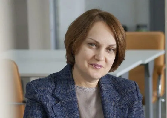 Среднемесячный доход ректора Омского педагогического университета Натальи Макаровой увеличился с 337 тыс. руб. в 2024 году до 551,6 тыс. руб. в 2025 году — рост на 214,6 тыс. руб. (63,6%), что заметно выше средних показателей по региону.