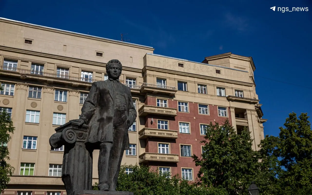 Андрею Крячкову в год 150‑летия присвоили звание почётного жителя города. В список награждённых также вошли тренер Виктор Кузнецов и главврач Анатолий Юданов.
