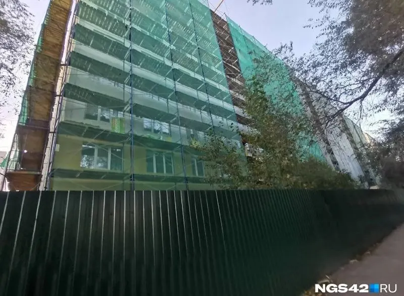 СДС завершает ремонт общежитий и столовой КузГТУ на улице Мичурина с отставанием от графика на 2,5 года. На работы выделяли около 1,9 млрд рублей, подрядчику перечислили 1,5 млрд; региональные власти поясняют причины задержки.