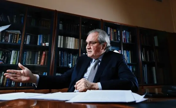 Валерий Фадеев заявил, что сотрудничество с признанными нежелательными вузами следует прекращать, но их научные публикации можно использовать; при сомнениях он посоветовал учёным обращаться в ФСБ.