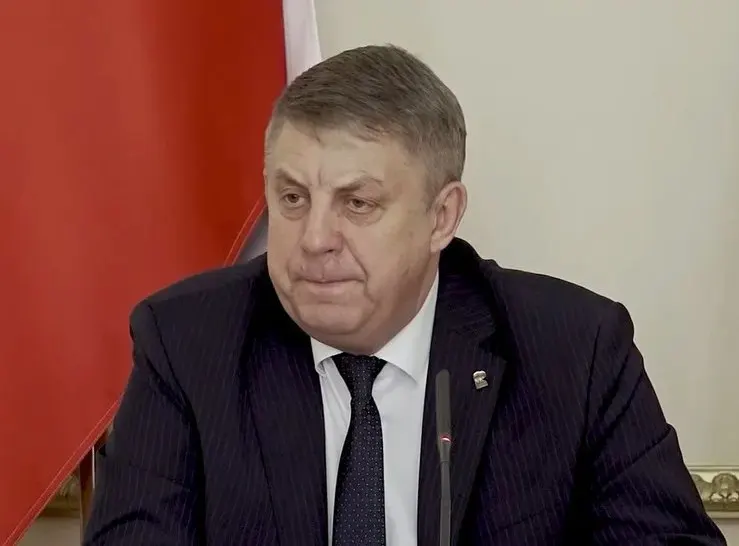 Александр Богомаз подал в отставку 13 мая, а на следующий день получил мандат депутата Госдумы от «Единой России». Одновременно с ним ушёл в отставку глава Белгородской области Вячеслав Гладков.