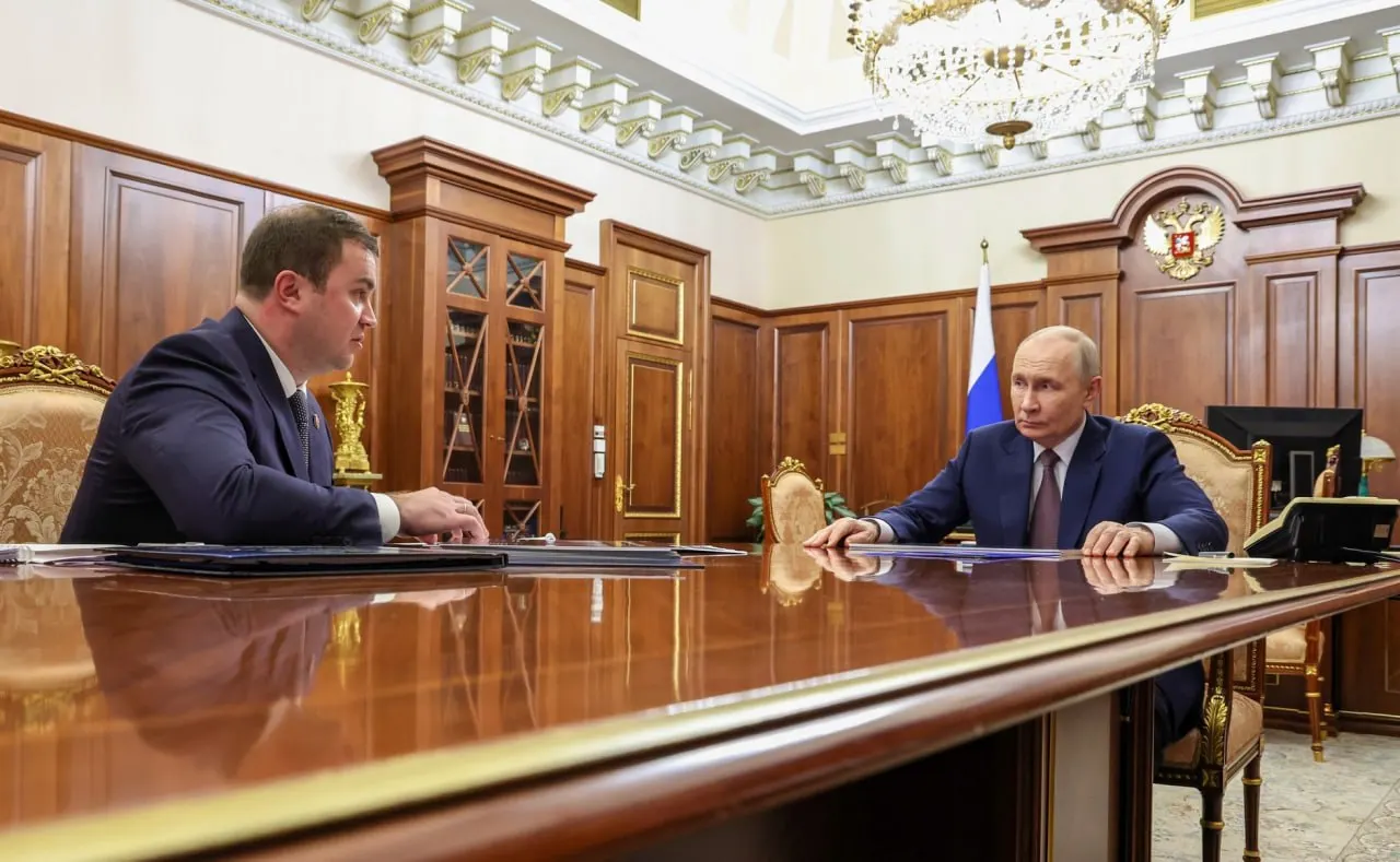 Во время встречи с губернатором Омской области президент сообщил о планах обсудить с лидером Казахстана очное участие в омском форуме двух стран в этом году.
