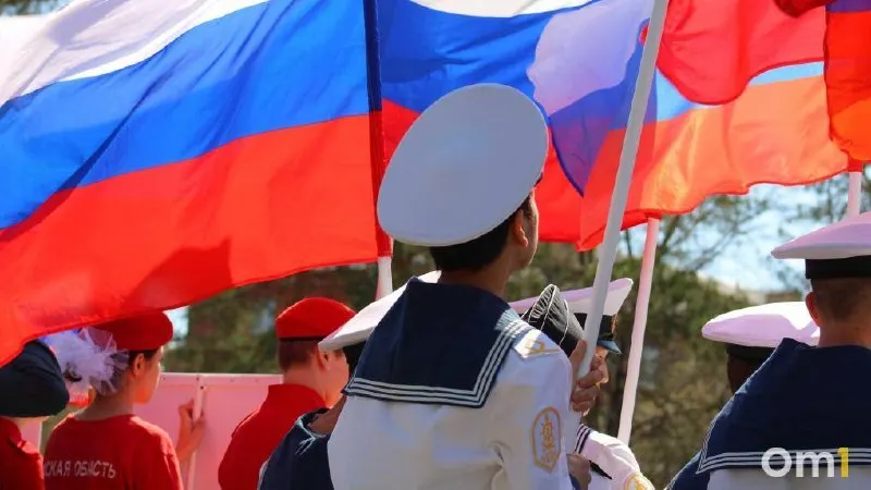 Длинные выходные в Омске пройдут с 12 по 14 июня в честь Дня России; 11 июня рабочий день сократят на час.