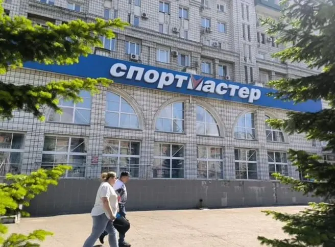 Владелец предложил к продаже торговое помещение площадью 1 916 м² на улице Маршала Жукова. Арендатор продолжит работу — договор продлён до 2036 года.