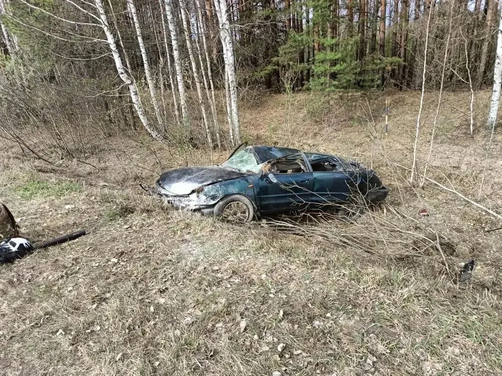 На 28-м километре трассы Омск — Тара легковой автомобиль съехал в кювет и опрокинулся; водитель скончался на месте.