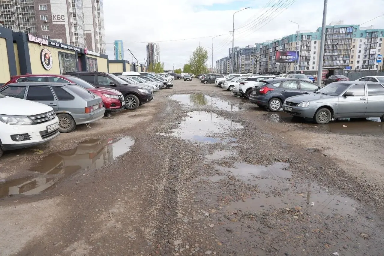 Для снижения пробок на Подзолкова планируют заасфальтировать примыкание, установить светофор и пешеходный переход, обновить разметку, проверить второй выезд и поставить остановочные павильоны.