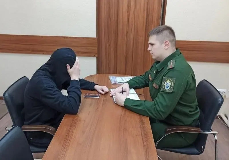 Следователи военного СК совместно с полицией и военкоматом проверили красноярские рынки и вручили повестки четырём людям, не вставшим на воинский учёт.