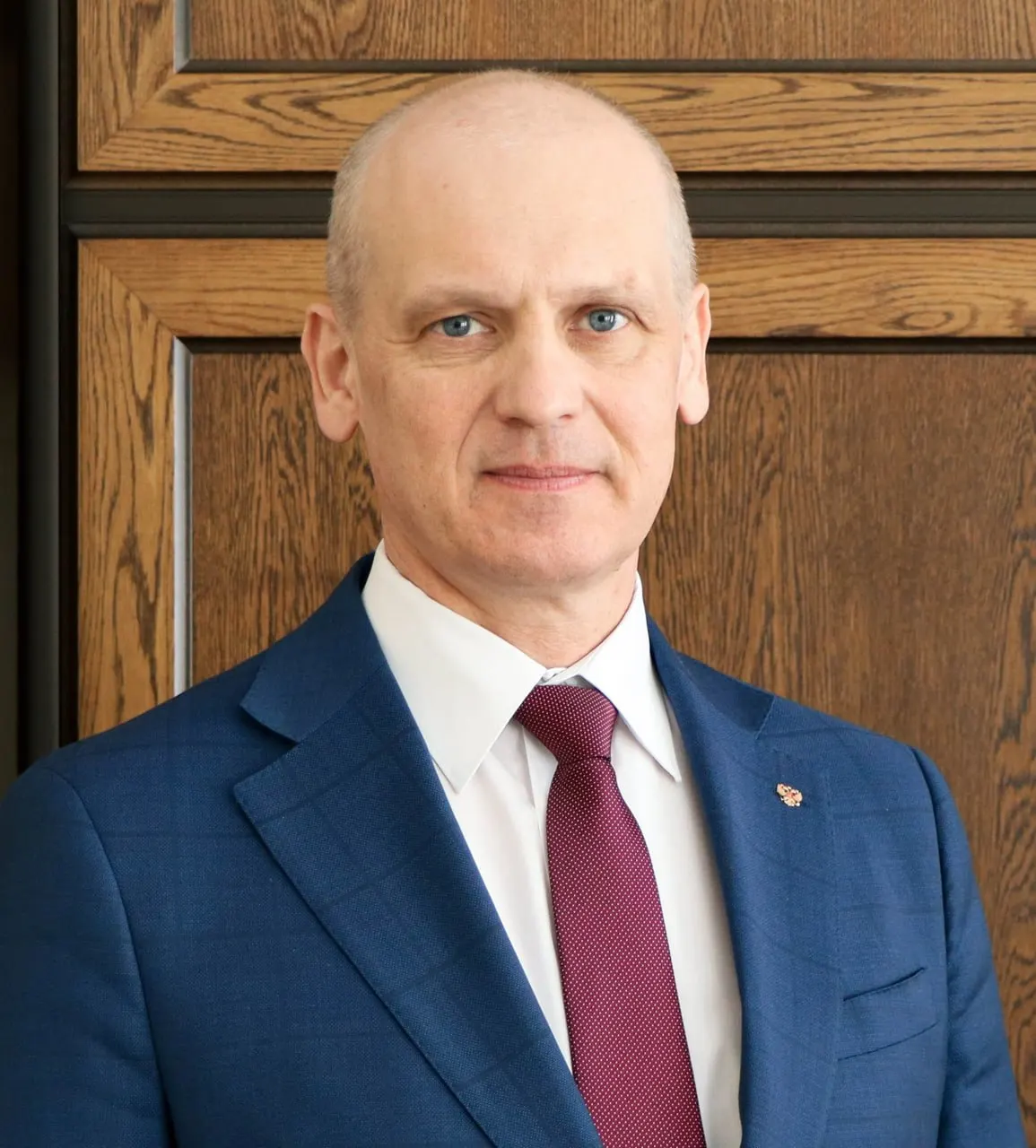 На сайте университета опубликованы данные о доходах руководства: оклад ректора увеличился на 58 тыс. рублей, также обнародованы суммы выплат нескольким проректорам.