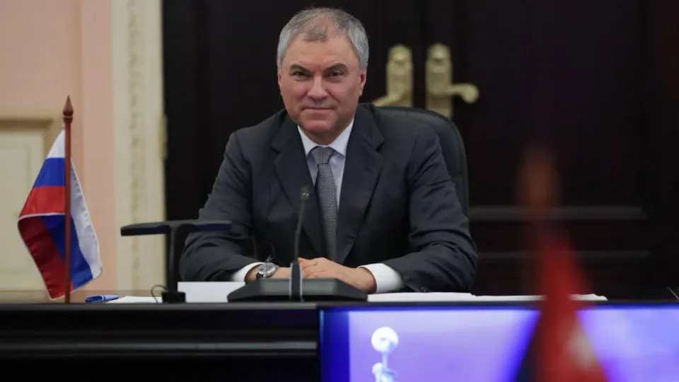 Спикер Госдумы заявил, что использование западного оружия и спутниковых технологий против гражданских может привести к применению со стороны России «оружия, не оставляющего следов». В материале — сведения об ударе по Старобельску, предшествующем использовании Starlink и последующих ударах по Киеву.