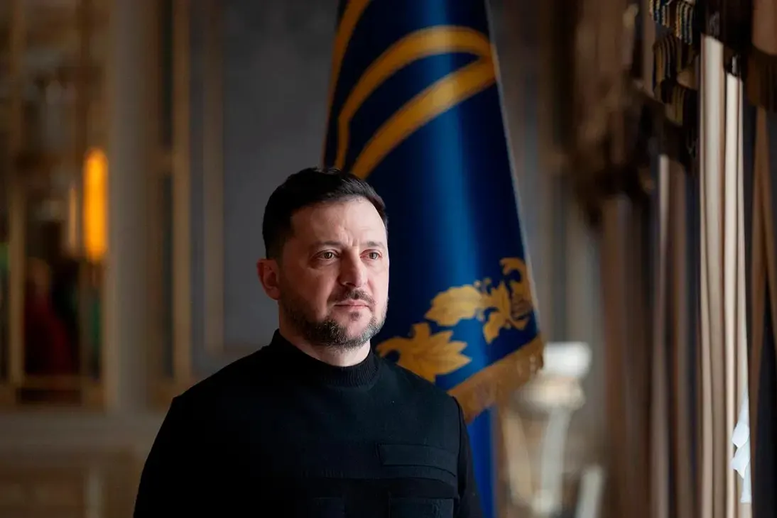 Киев не получал официального обращения о прекращении огня, заявленном Минобороны РФ на 8–9 мая. В ответ президент Украины ввёл зеркальный «режим тишины» с ночи 5–6 мая. Российское военное ведомство при этом угрожало ударами по Киеву, а парад в Москве пройдёт без военной техники.