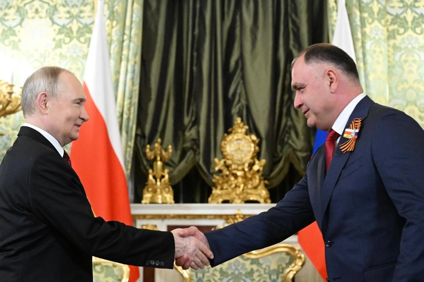 Владимир Путин направил в нижнюю палату парламента проект о ратификации соглашения с Южной Осетией, которое предполагает синхронизацию законодательства, создание единого экономического пространства и углубление сотрудничества в области социальной защиты, инфраструктуры и безопасности.