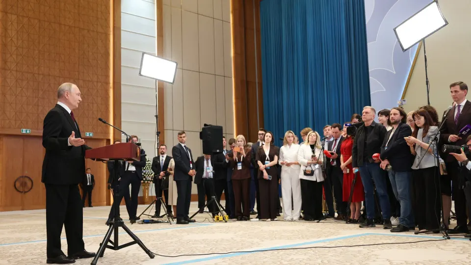 На пресс‑конференции по итогам саммита ЕАЭС в Астане президент предупредил Ереван о риске «украинского сценария» при евроинтеграции и заявил, что Россия обладает средствами, чтобы жестко ответить на любую попытку атаки на Калининградскую область.