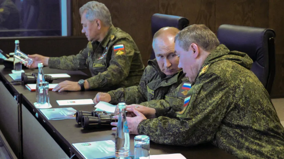 Европейская разведка отмечает, что в Кремле усилились опасения о заговоре против Владимира Путина. В докладе указывают на возможную роль Сергея Шойгу, чистки в Минобороны и усиление охраны президента и высшего командования.