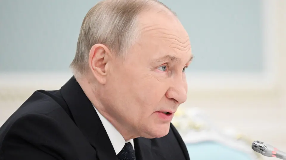 Власти ставят задачу увеличить поток иностранных студентов до полумиллиона к 2030 году; одновременно фиксируется рост вербовочной активности, нацеленной на иностранцев, в том числе через вузы и теневые сети.