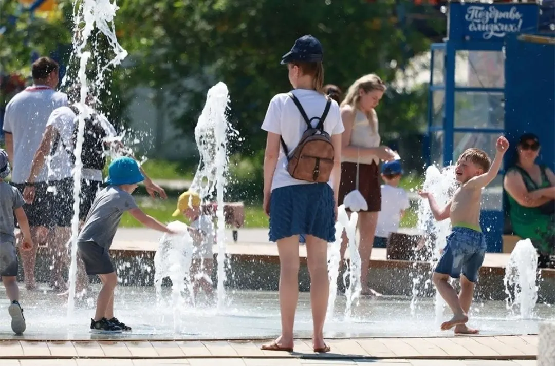 В регионе продлили штормовое предупреждение до 17 июня: жара до +35°C, высокая пожароопасность и риск сильных дождей, града и порывов ветра до 25 м/с.