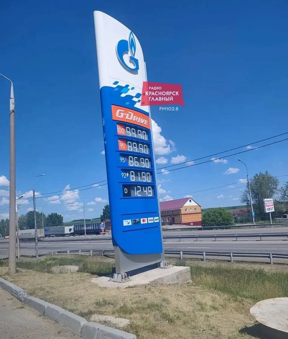 На одной из автозаправок в Емельяново цена дизельного топлива за два дня увеличилась примерно на 15 рублей и достигла почти 125 рублей за литр.