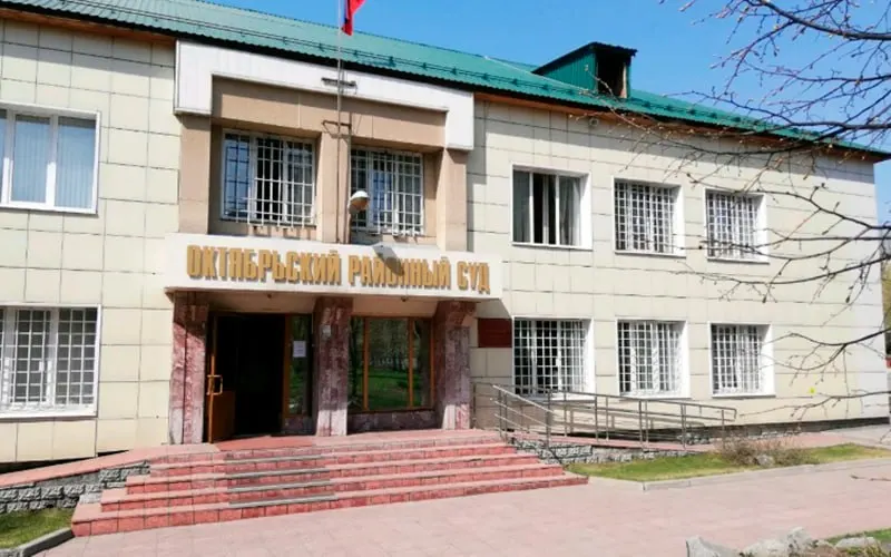 Октябрьский районный суд признал 41‑летнего бизнесмена виновным в особо крупном мошенничестве: по версии следствия он заключил договоры на поставку товаров более чем на 27 млн рублей, но контрагенты не получили оплаты и товара.