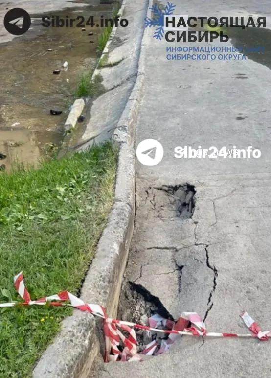 Холодная вода течёт с 6 июня: подмыты асфальт, затоплен подвал и повреждён теплообменник. Земляные работы по устранению аварии обещали завершить 17 июня, но жители сообщают, что ситуация остаётся неизменной.
