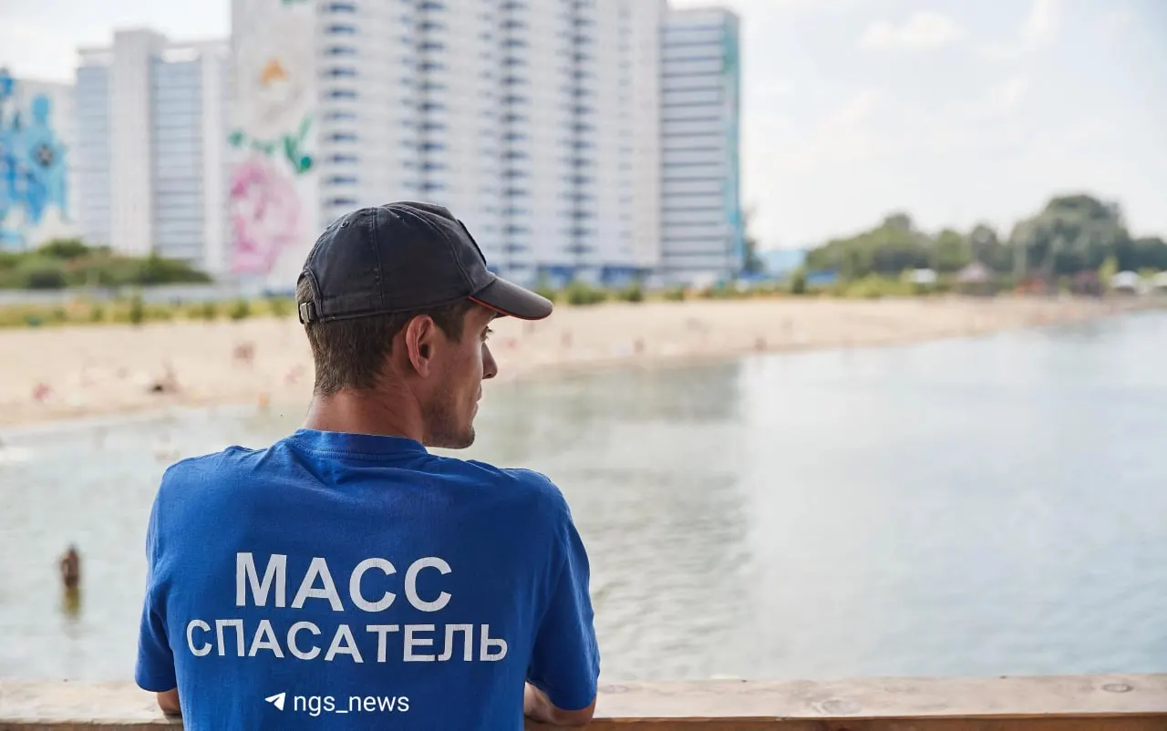 Спасатели просят не отвлекать их вопросами об аренде катамаранов: десятки таких обращений за день мешают выполнению основной задачи — спасению людей. Обращаться к посту следует только в экстренных случаях.