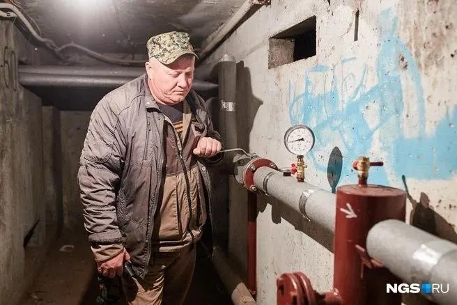 Предприятие объявило набор на три вакансии слесарей: зарплата от 80 до 140 тысяч рублей. Требования — 5–6 разряд, среднее профессиональное образование и опыт от года. Вакансия опубликована 19 июня на портале «Работа России».