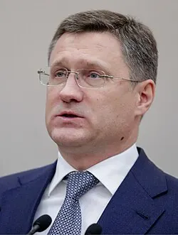 Вице‑премьер заявил, что правительство готовит изменения в законах для увеличения поставок топлива внутри страны. Рассматривается полный запрет экспорта дизеля, НПЗ работают на полную мощность, сроки ремонтов сокращены.