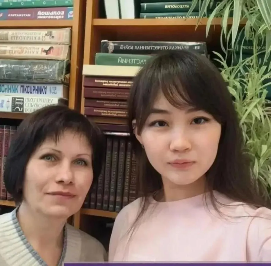 Алтана Намсараева из Забайкальского района готовилась самостоятельно — по бесплатным онлайн‑урокам и заданиям ФИПИ — и получила максимальный балл; планирует поступать в Казанский федеральный университет на факультет дизайна.