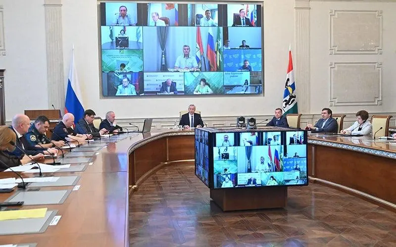 Правительство Новосибирской области направило в Федеральную антимонопольную службу обращение по факту подорожания топлива. Власти заявляют, что дефицита нет, АЗС работают в штатном режиме, поставки стабильны.
