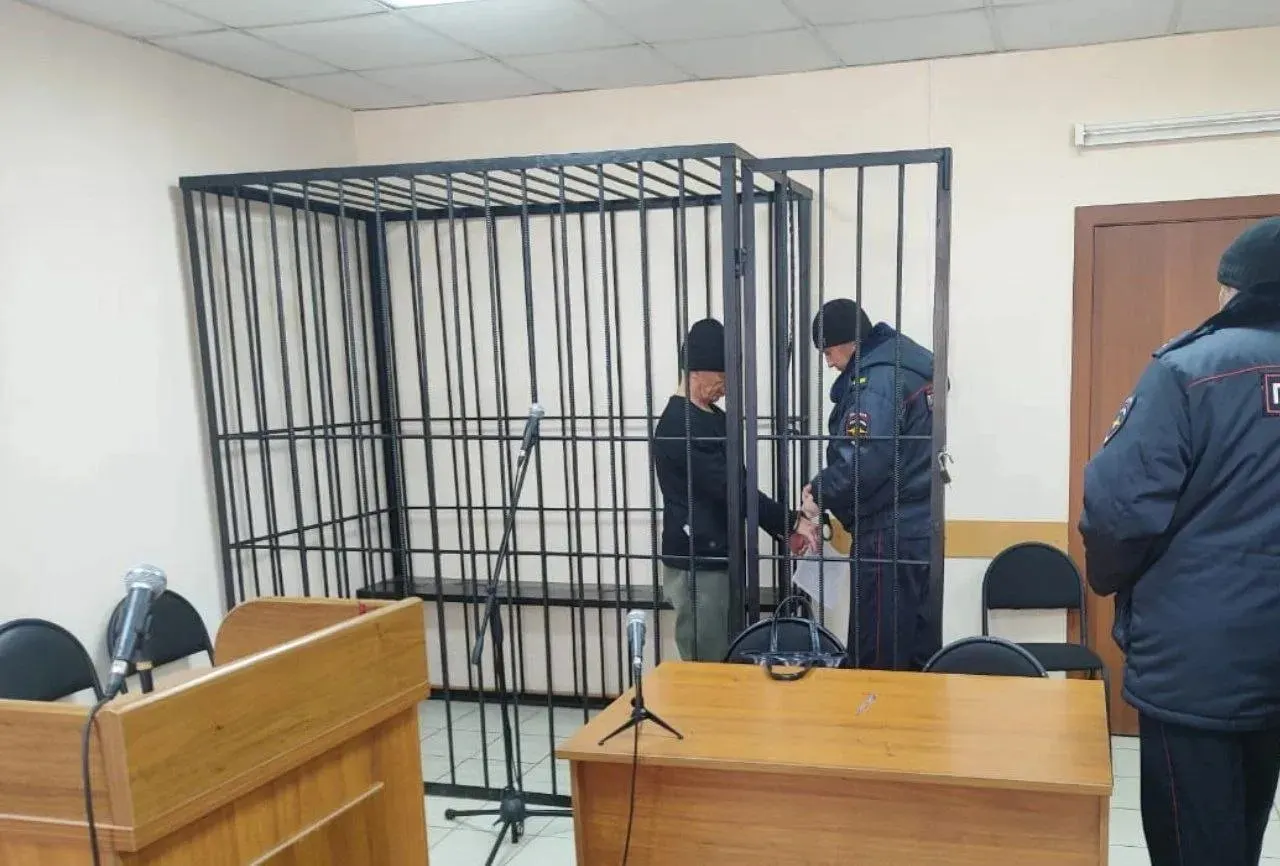 Иркутский областной суд признал 55‑летнего мужчину виновным в убийстве фельдшера и приговорил его к 15 годам колонии и 1,5 годам ограничения свободы. Пострадавший скончался, семье назначена компенсация в 4 млн рублей.