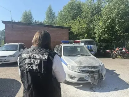 В Кемеровской области задержали подростка, которого следствие считает исполнителем поджога служебного автомобиля; по версии СК, он действовал под давлением мошенников.