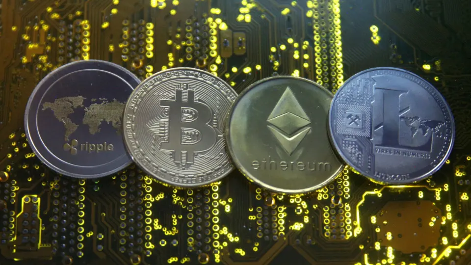 Минфин готовит законопроект о дополнительных комиссиях и ограничениях для популярных криптовалют (Bitcoin, Ethereum, USDT, BNB, USDC). Предусматриваются комиссии, обязательное тестирование инвесторов, лимиты и ограничения на вывод средств; принятие законопроекта ожидается в ближайшие месяцы.
