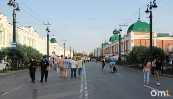 В конце июня в Омск придет резкая смена погоды — дожди и грозы, далее выпадут затяжные осадки, а во второй декаде июля дневная температура опустится до +19 °C.
