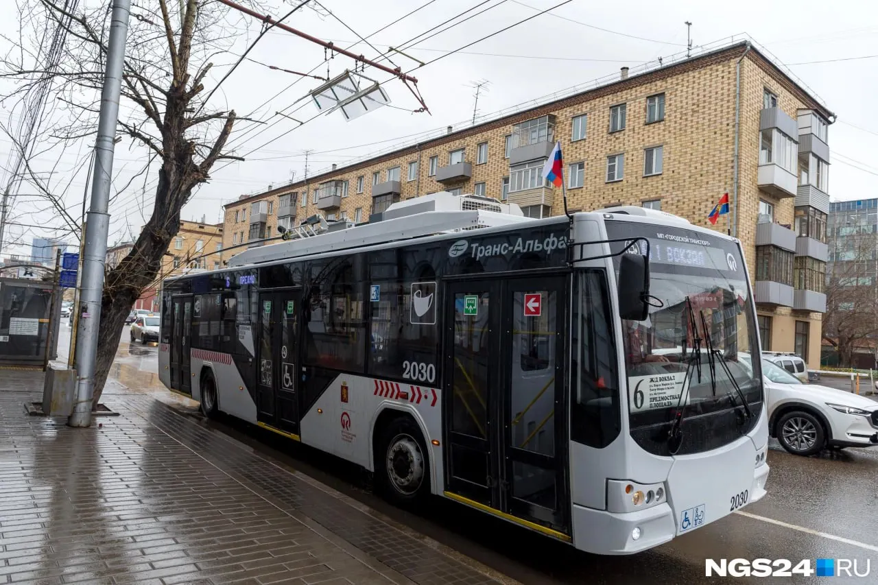 После внеплановой проверки на вологодском заводе выявили опасные конструктивные недоработки и нарушения в документации. Производителю запретили продавать новые машины и поручили программу отзыва; уже эксплуатируемые троллейбусы пока не требуют немедленного снятия с маршрутов.