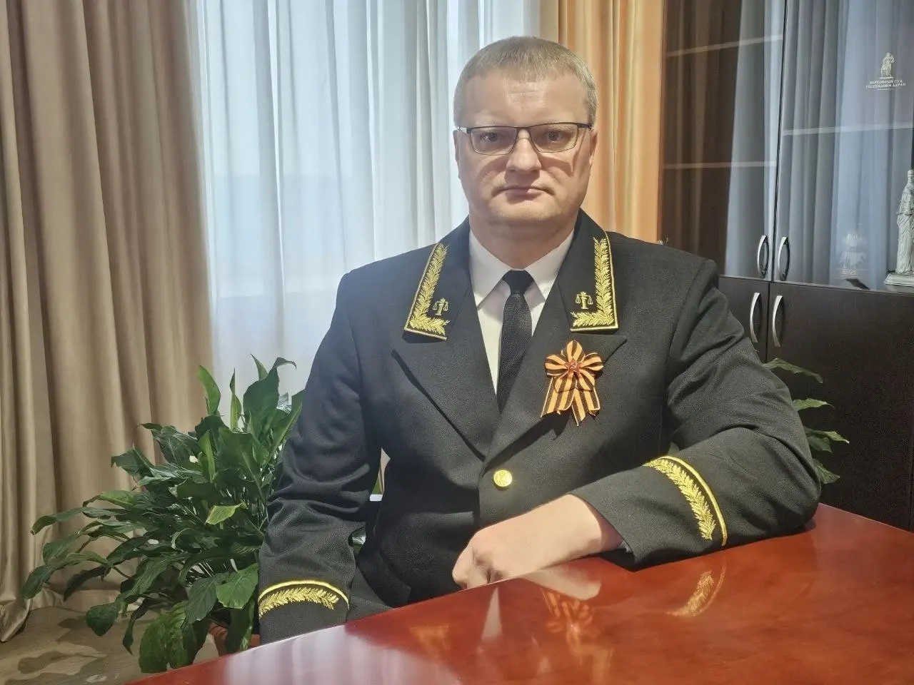 Президент назначил Романа Знаменщикова председателем Иркутского областного суда на шестилетний срок.