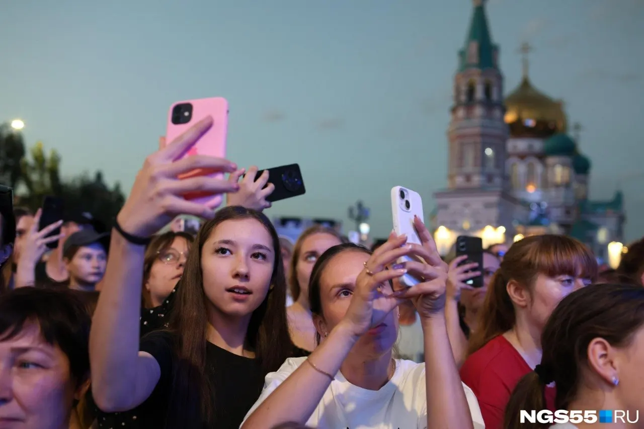 Концерт состоится 8 ноября в 19:00 на сцене клуба «Ангара». Возрастной порог — 16+. Билеты в продаже: от 2 тыс. до 7,5 тыс. рублей в зависимости от зоны.