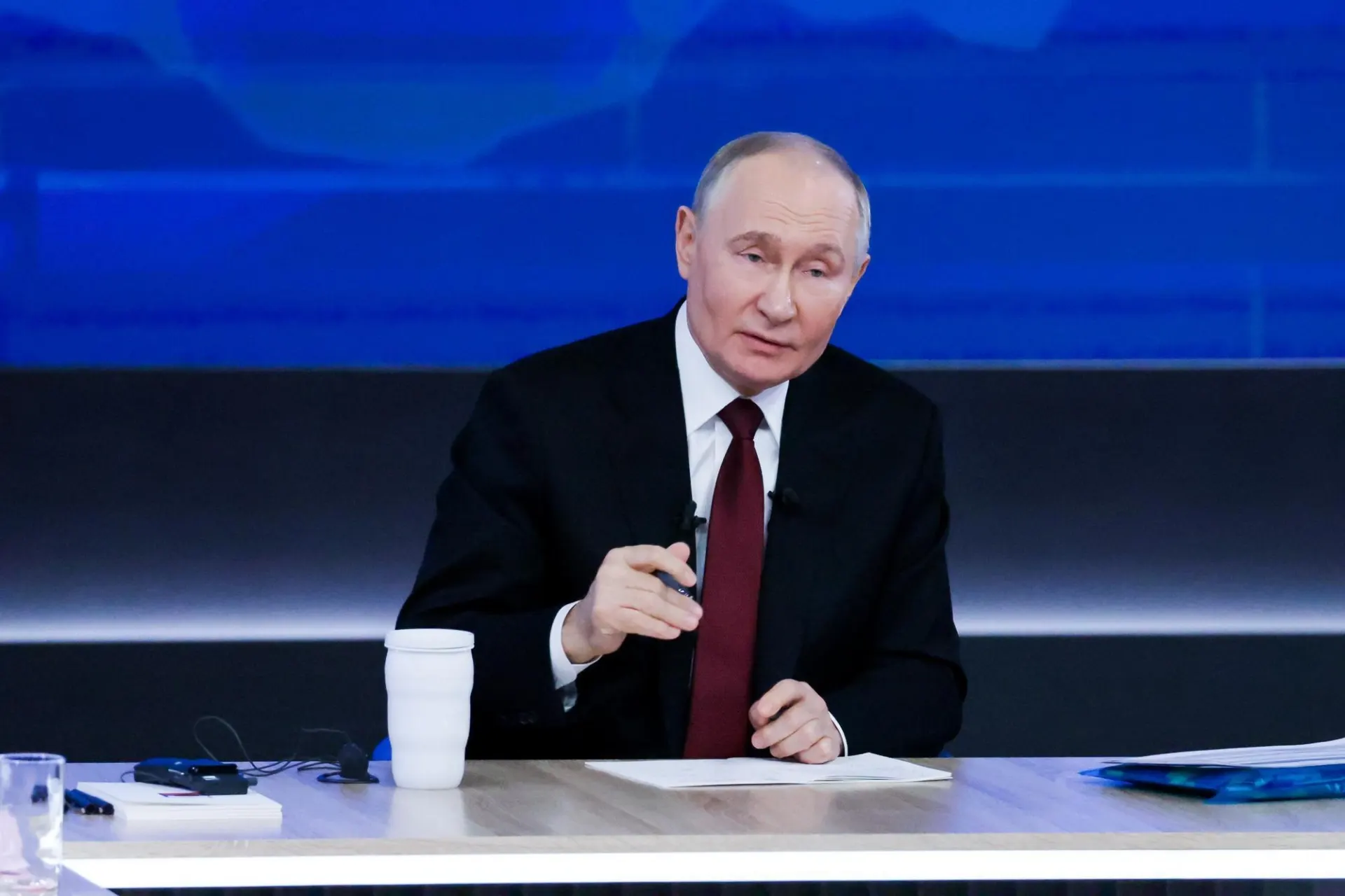Президент анонсировал увеличение численности врачей и расширение сети больниц, подчеркнув необходимость повышать престиж медицинских профессий.