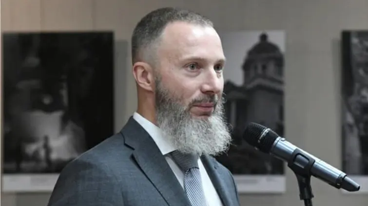 Александр Усс объявил, что не будет участвовать в праймериз и выборах. Первым кандидатом на место сенатора от края называют первого вице‑губернатора Сергея Пономаренко.