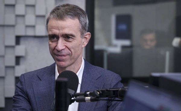 Глава службы по защите прав потребителей Банка России Михаил Мамута с 10 июня вступит в должность заместителя председателя. К декабрю СЗППиОДФУ будет реорганизована в Службу по защите прав потребителей и Департамент поведенческого надзора; временно руководить ими назначены Екатерина Бутова и Сергей Колганов.