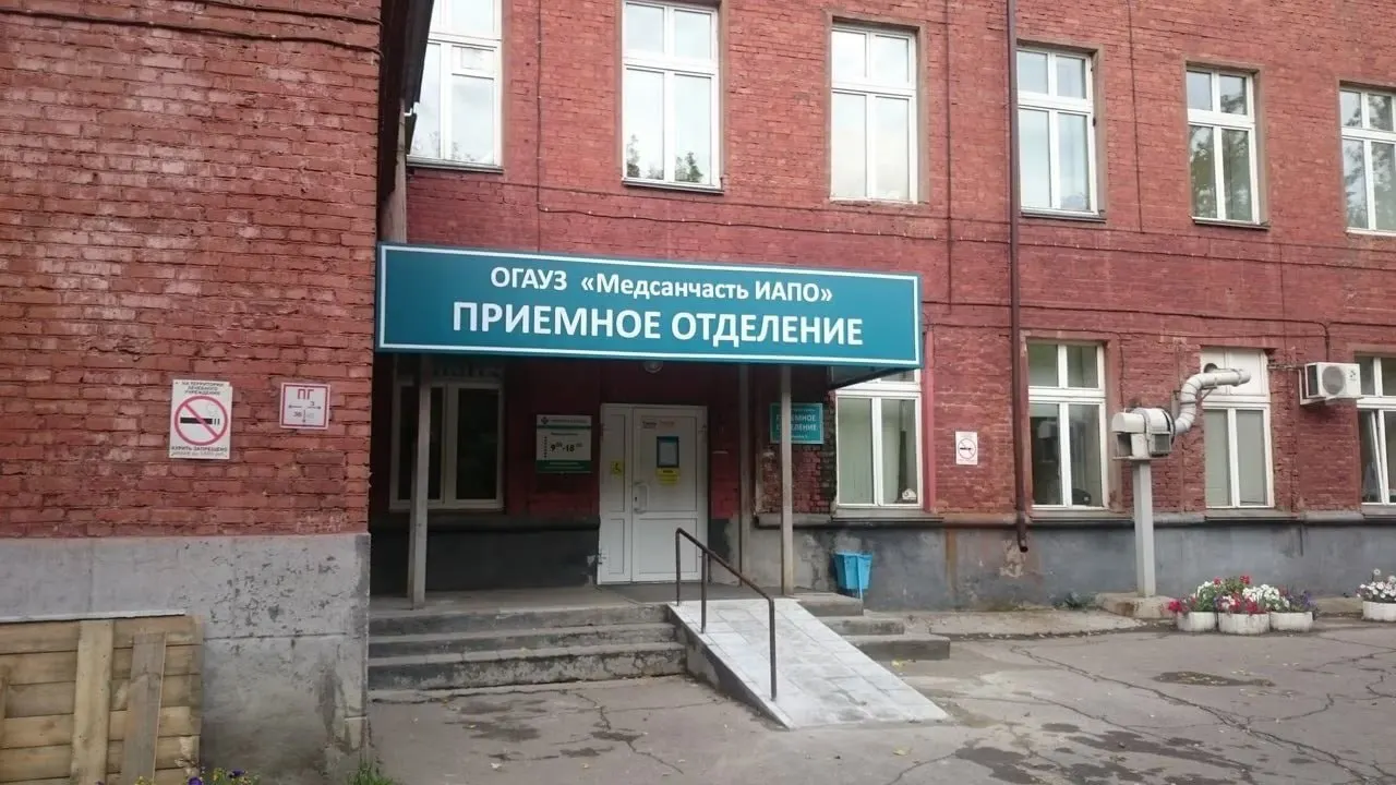 28-летнюю женщину доставили из Ангарска в родильное отделение Иркутска; в ночь с 21 на 22 июня мать и неродившийся ребёнок умерли. Следственные органы и минздрав проводят проверку.