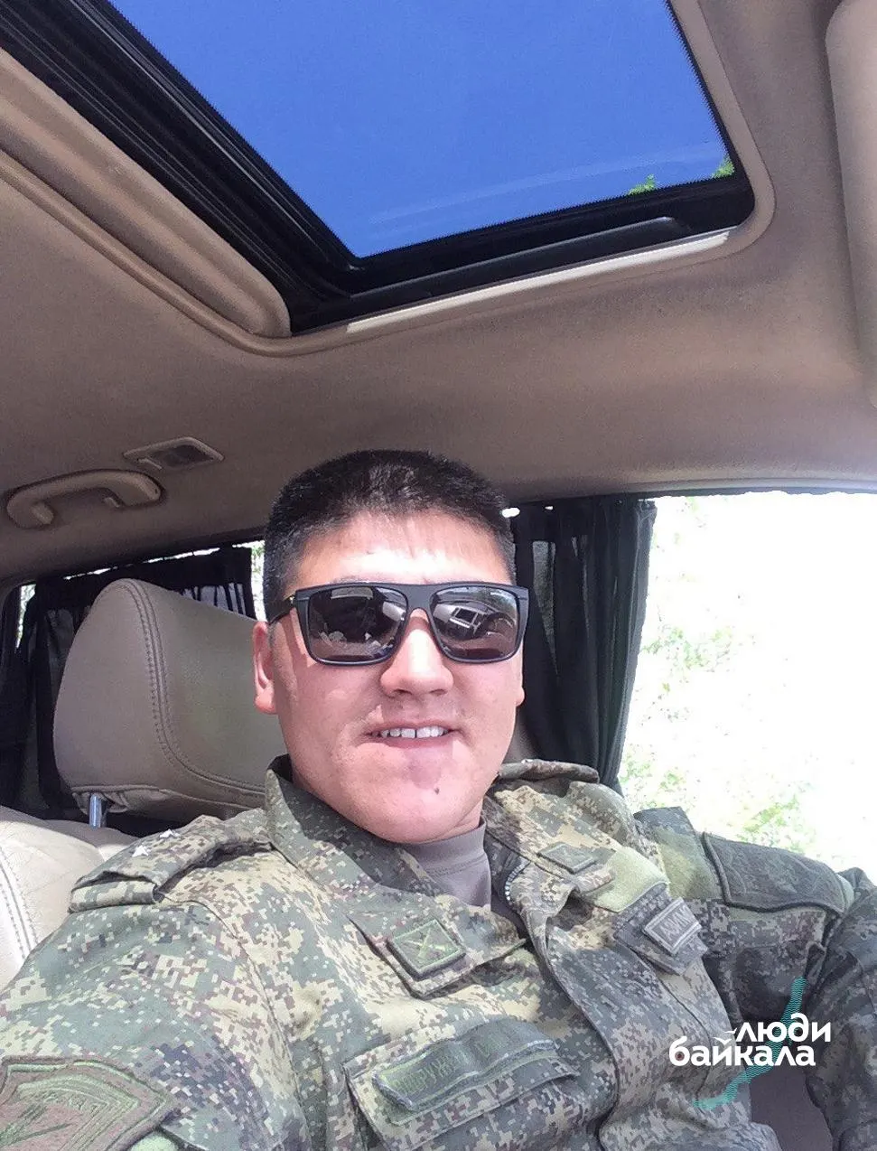 Бывшего начальника вещевой службы признали виновным: суд назначил штраф 250 тыс. рублей и запрет занимать должности на девять месяцев, ущерб оценён в ~600 тыс. рублей.