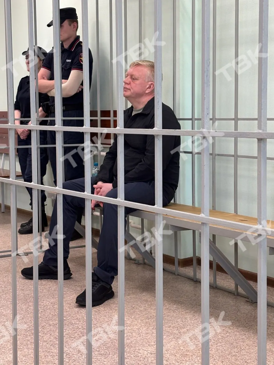 В Центральном районном суде началось рассмотрение уголовного дела: экс‑мэр отсутствовал, суд отказал в просьбе снять арест с имущества родственников и продлил его ещё на полгода.