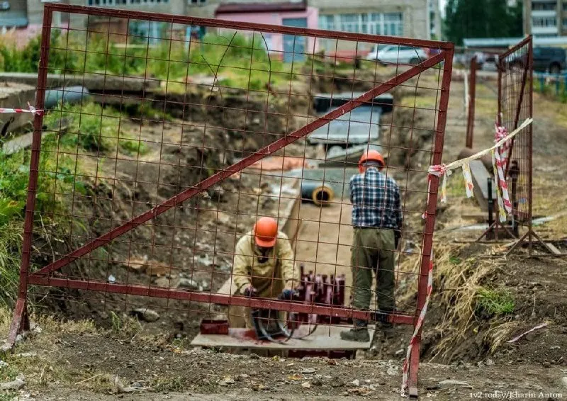 На реконструкцию сетей выделено 274 млн рублей. Работы пройдут на нескольких улицах города, часть перекладок и ремонта выполнят бестраншейными методами.