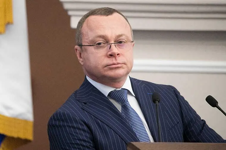 8 июня губернатор Новосибирской области сообщил о кадровых изменениях: Юрия Петухова уволили, его обязанности перераспределят между другими руководителями. Ранее сообщали о задержании Петухова в Москве — подробности не раскрывают.