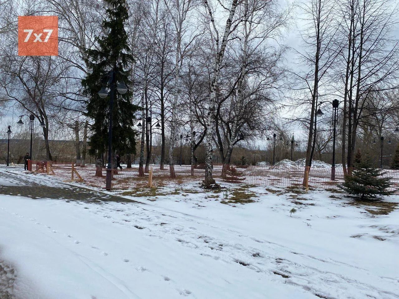 Городские власти заявили об отсутствии признаков оползня на склоне у Сквера памяти жертв репрессий. Мемориал демонтировали ночью 19 апреля; о восстановлении пока не сообщили.